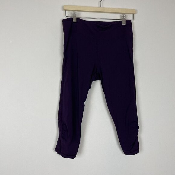 Lululemon Woman’s Purple Cropped Capri Leggings Size 8 - Picture 1 of 8